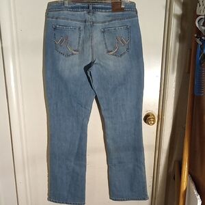 Woman's jeans, very good stretch. Blue Maurices 17/18 Long